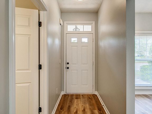 5th image of 211 Pearl Chambers Dr