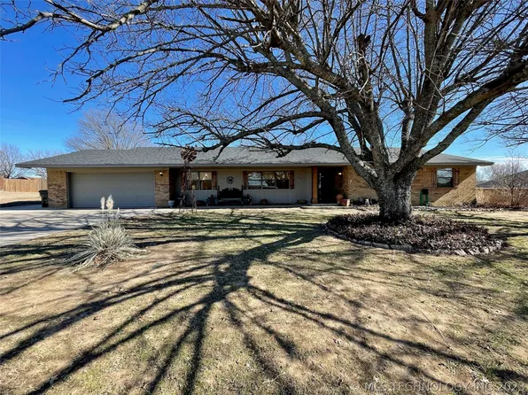 2017 Kelly Dr, Sulphur, OK 73086