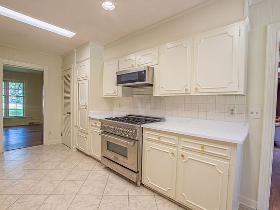 4th image of 70 Yeiser Dr