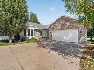 3025 Pheasant Dr APT B, Cedar Falls, IA 50613