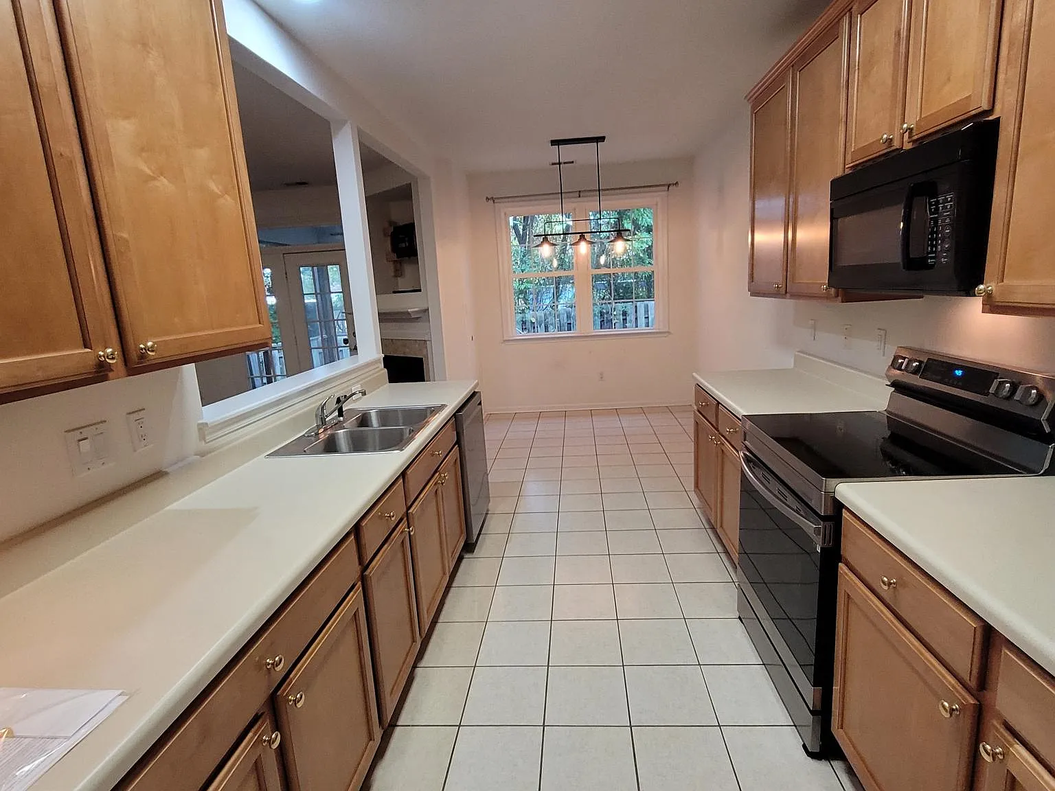 3 bed, 1717 sqft, $2,100 — Photo 4