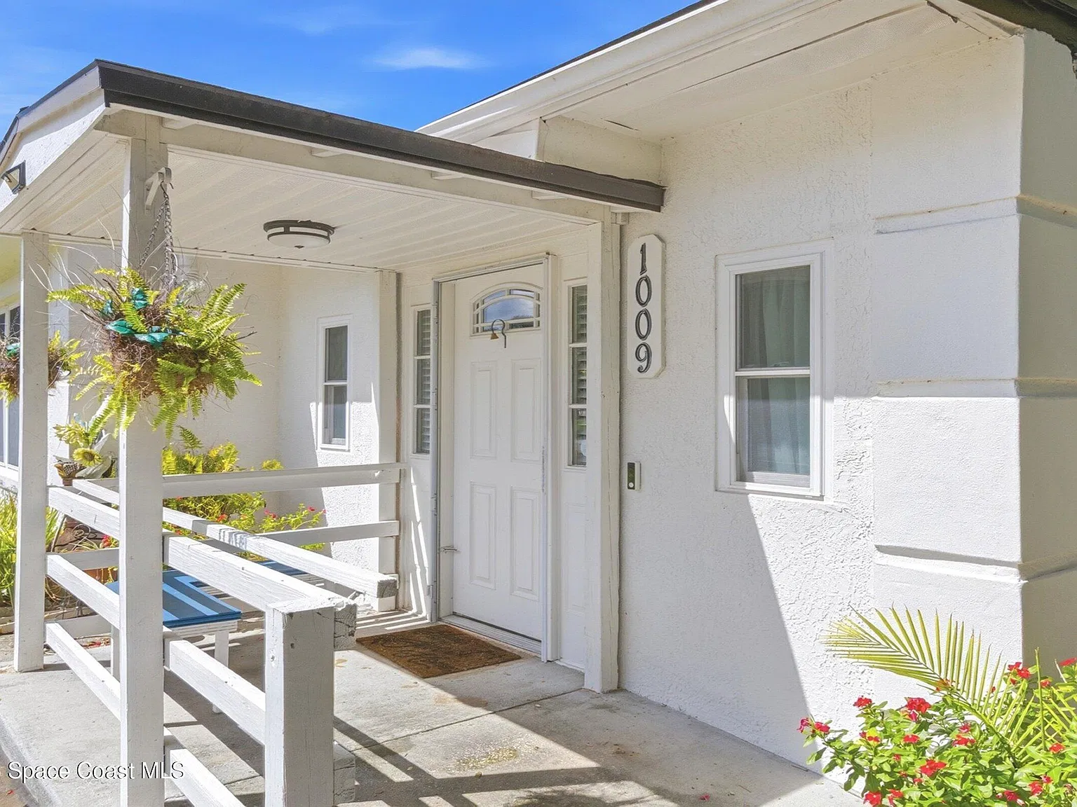 3 bed, 2.0 bath, 968 sqft, $1,850 — Photo 2