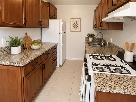 5th image of 10511 Lexington St APT C