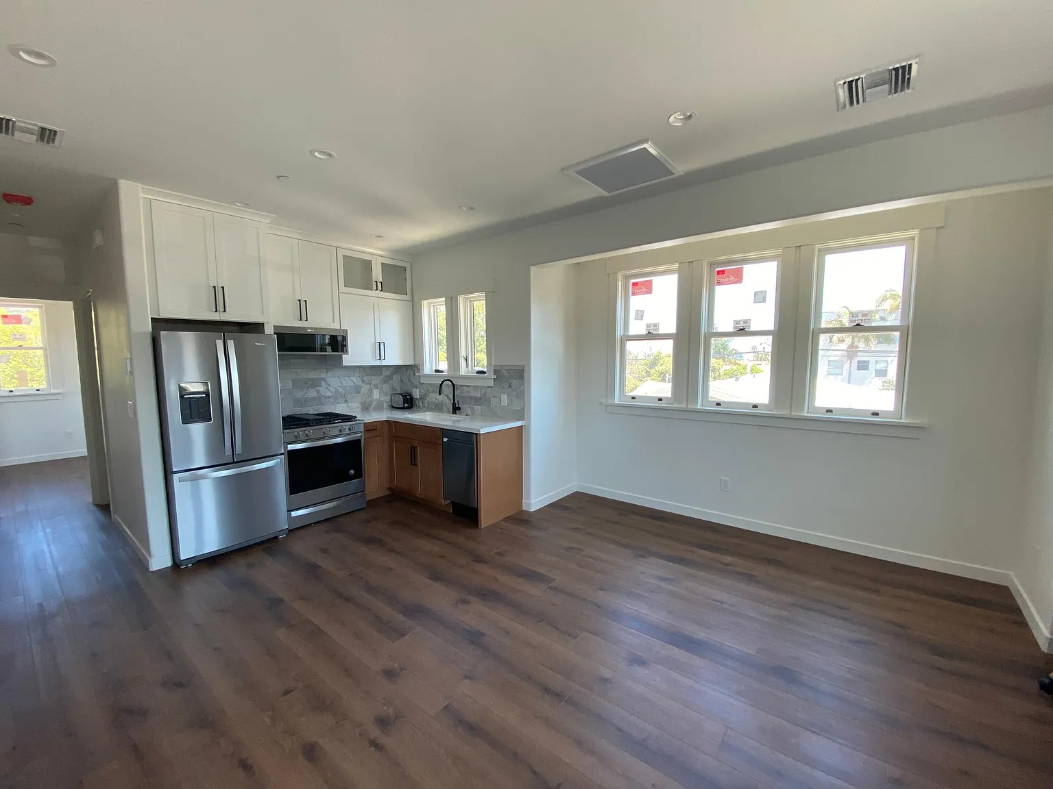 323 E Micheltorena St — Photo 1