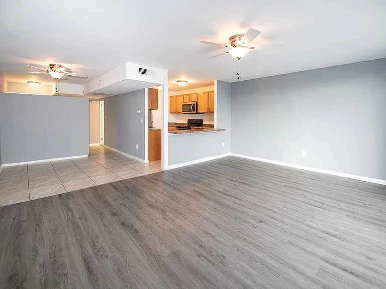 Creswood Apartments- Come home to Convenience! — Photo 25
