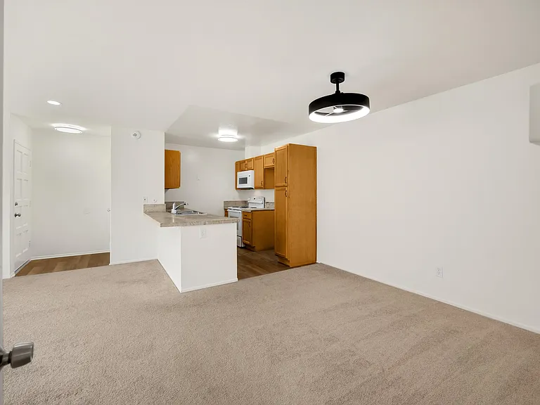 2521 W Sunflower Ave #R8 — Photo 9