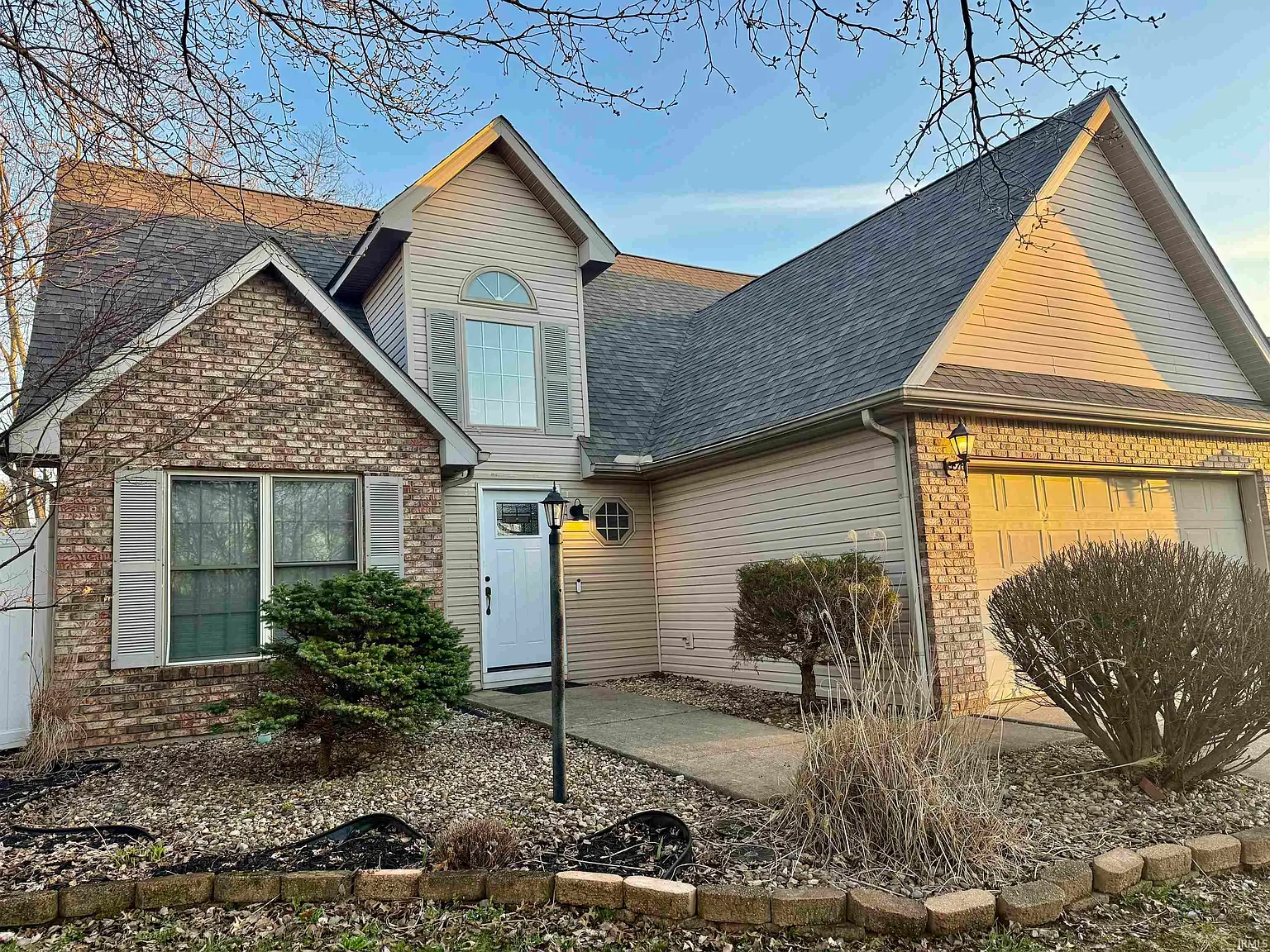 3 bed, 2.5 bath, 1644 sqft, $2,500 — Photo 1
