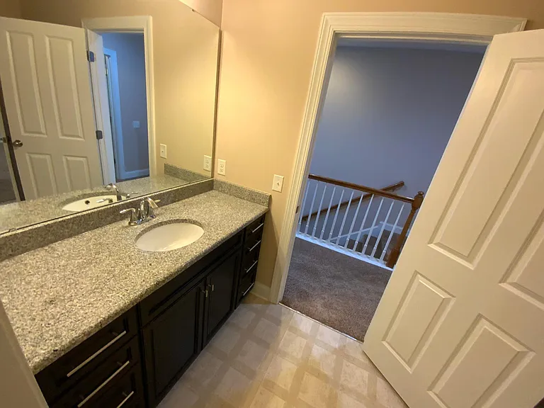 10220 Vanguard Pkwy — Photo 25