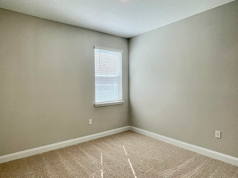 300 Thistleton Way — Photo 13