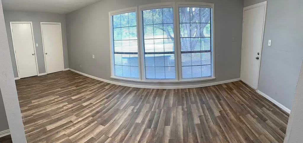 4 bed, 1974 sqft, $1,695 — Photo 3