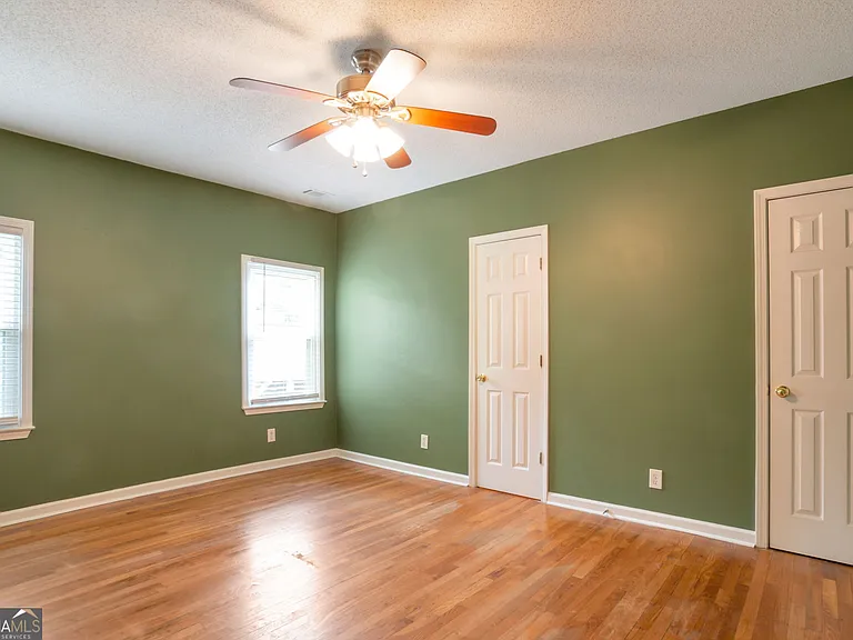 979 Hill St SE — Photo 5