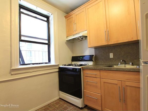 4th image of 204 W 94th St APT 3E