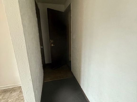 2nd image of 2112-2118 N Linn St #26