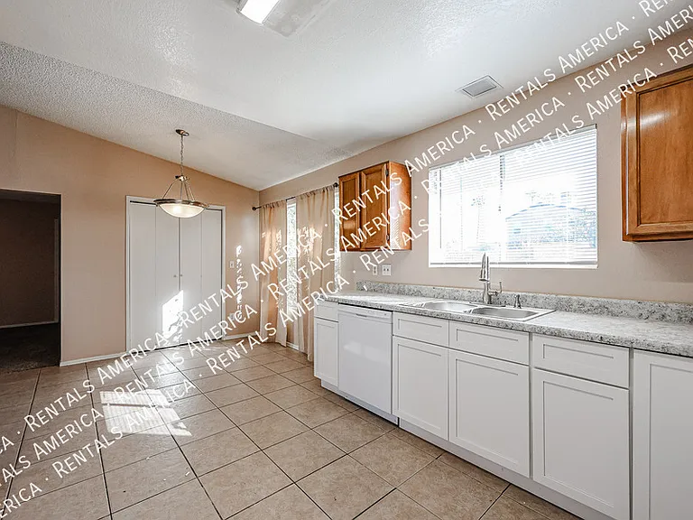 630 E Jensen St #128 — Photo 13