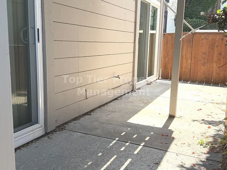 125 Acacia Ave — Photo 36