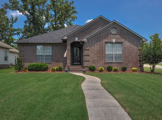 81 Rolling Oaks Dr, Maumelle, AR 72113