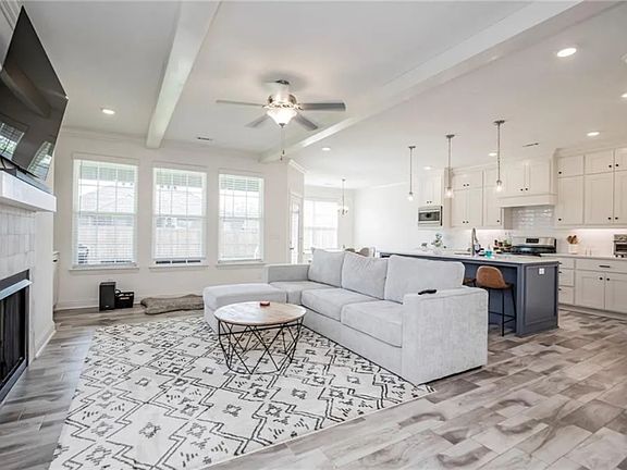 3rd image of 511 Linda Ln