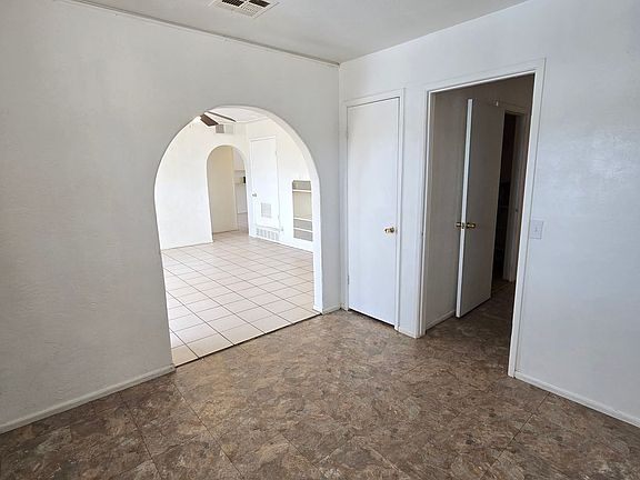 5th image of 701 W Soto St
