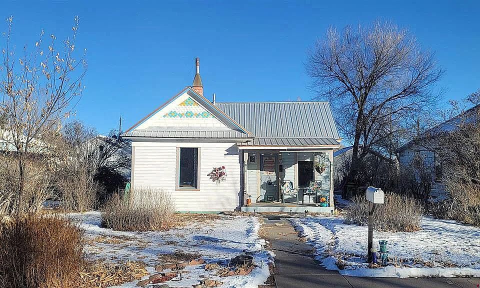 1st image of 122 Tyndal St
