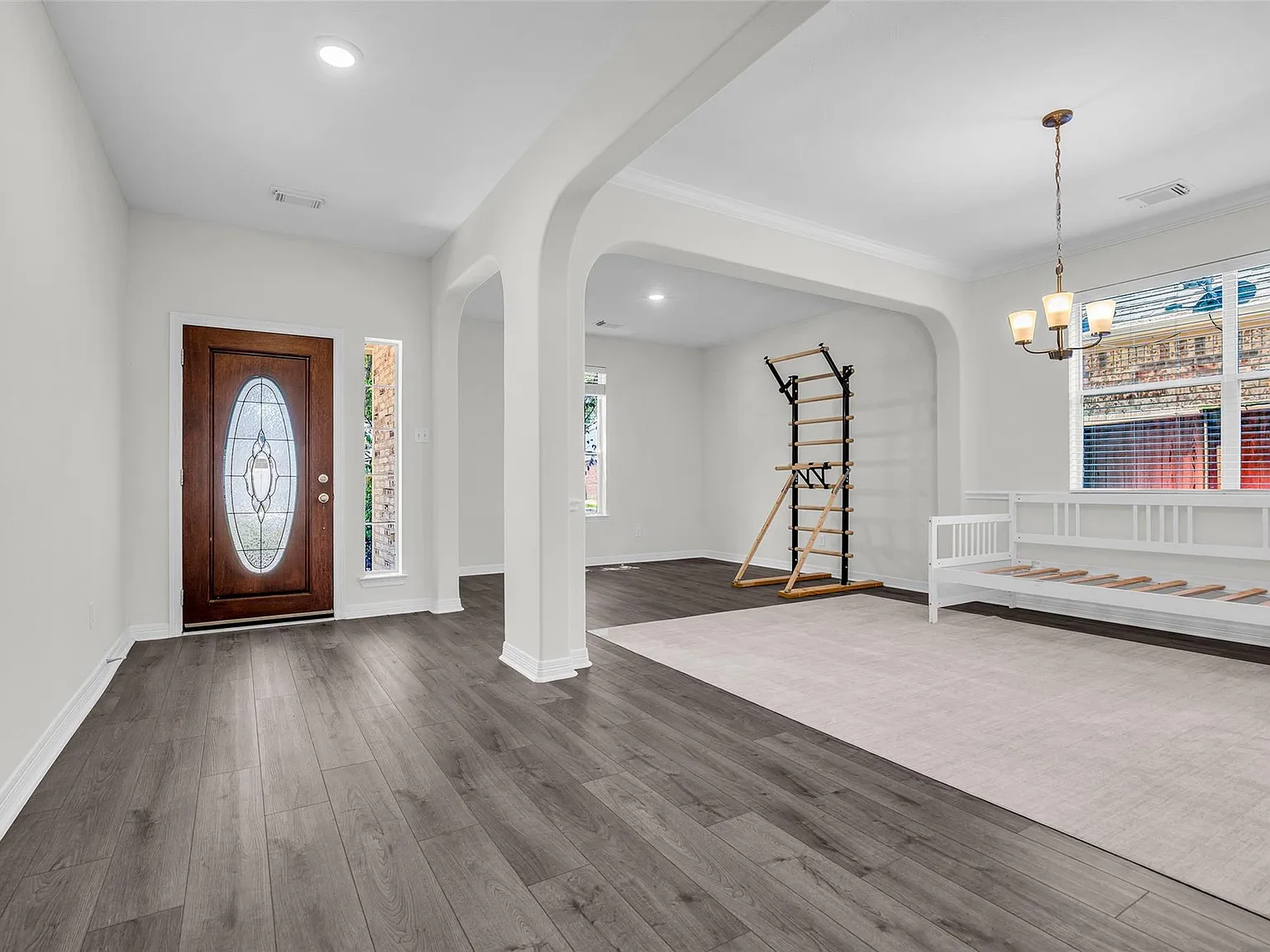 4 bed, 3.5 bath, 3075 sqft, $2,750 — Photo 2
