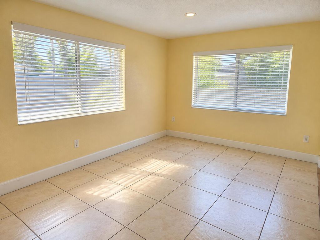 1631 NW 2nd Ave, photo 8