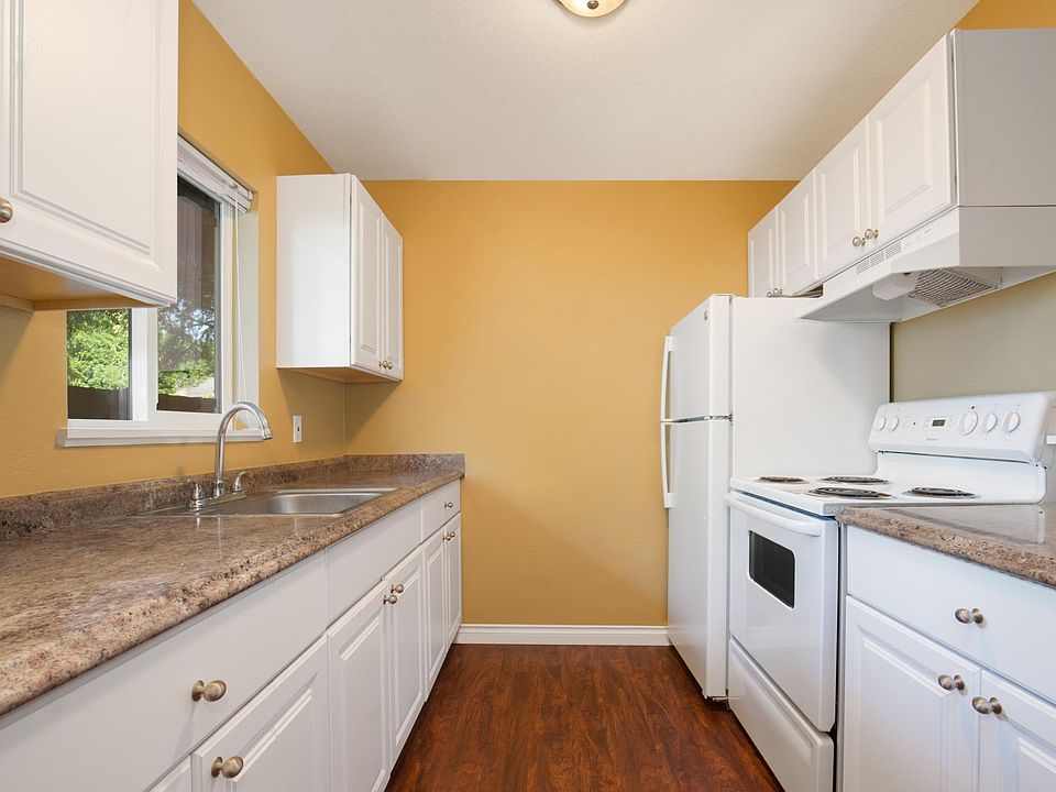 1st image of 403 W #8