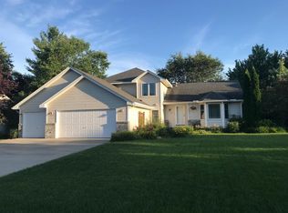977 Bluff Pass S, Chaska, MN 55318