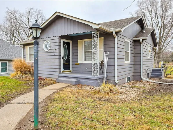 2933 Faraon St, Saint Joseph, MO 64501