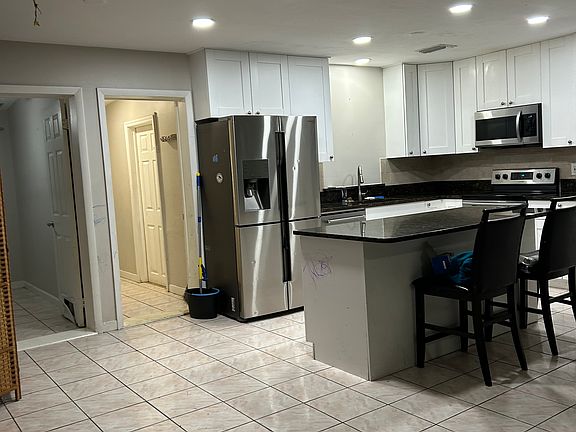 3rd image of 2459 Chaucer St