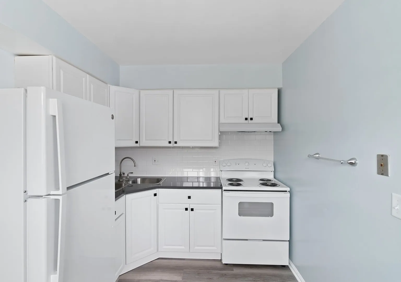 Skyline Apartments — Photo 1