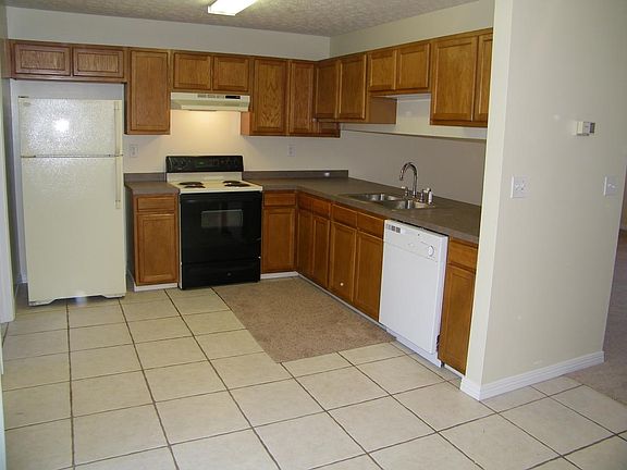 3rd image of 38 Chatelaine Cir SE