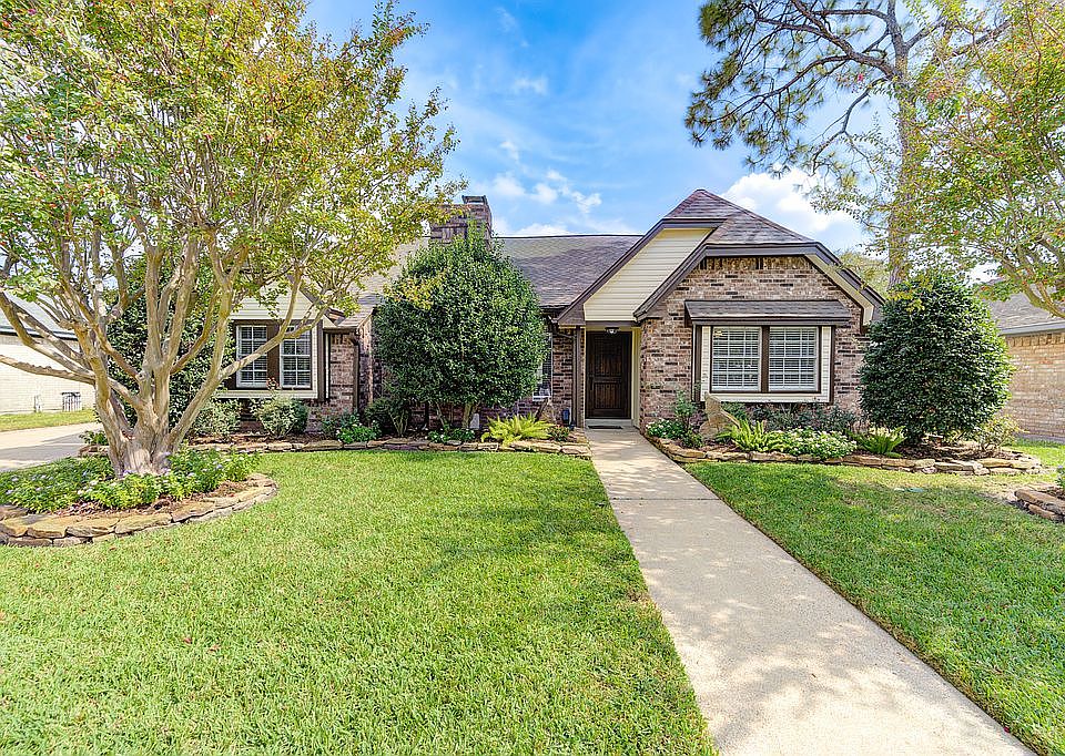 1st image of 2513 Henderson Ln