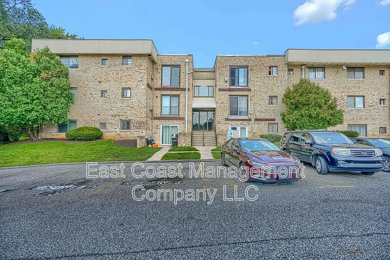 2 bed, 2.0 bath, 1067 sqft, $1,895 — Photo 2