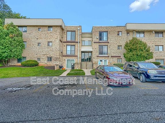 2nd image of 3928 Rolling Rd #10