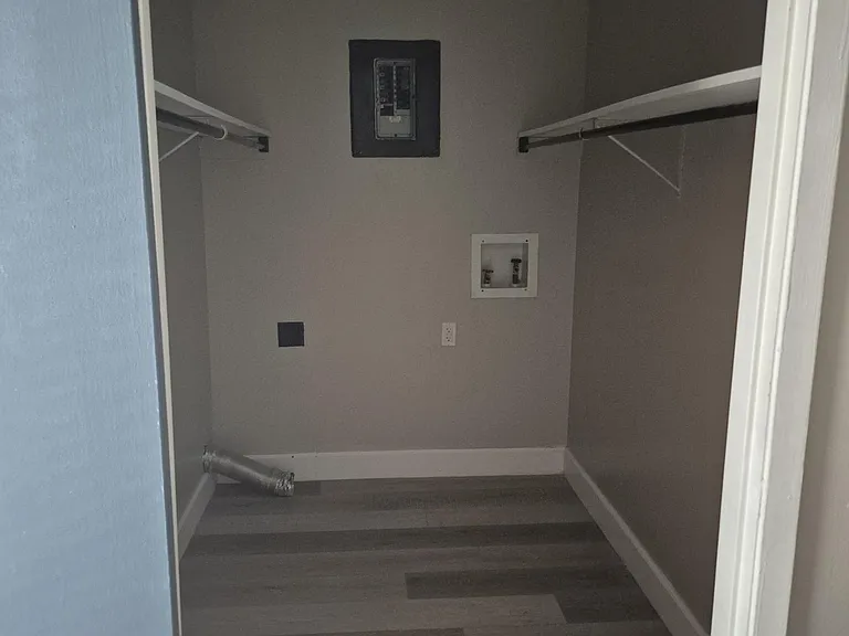 2810 S Poplar St — Photo 18