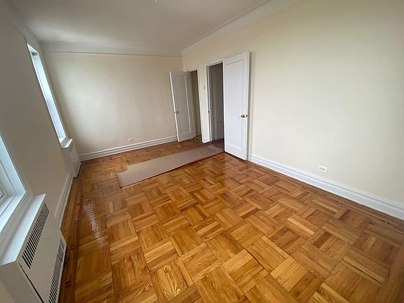 2nd image of 2828 Kings Hwy APT H5