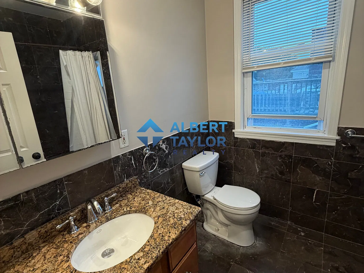 4 bed, 9999 sqft, $6,800 — Photo 3