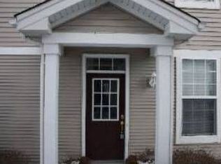 1546 Reserve Ln #327-4, Dekalb, IL 60115