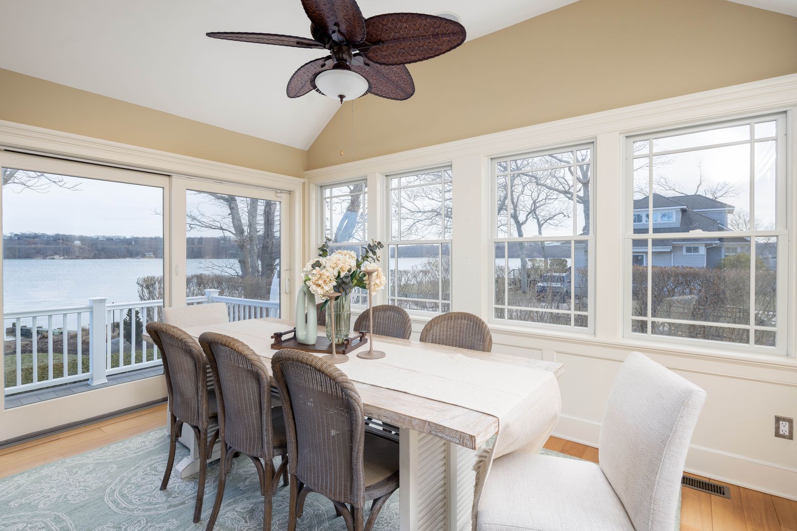  Dining with Panoramic Views