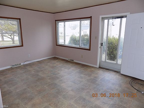 3rd image of 25425 Eureka Dr