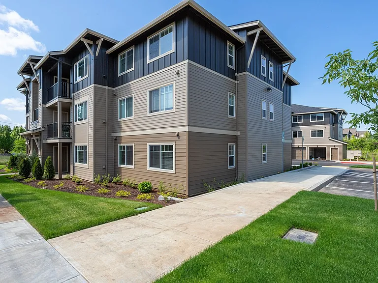 Live where you love at Edgewater Apartments — Photo 28