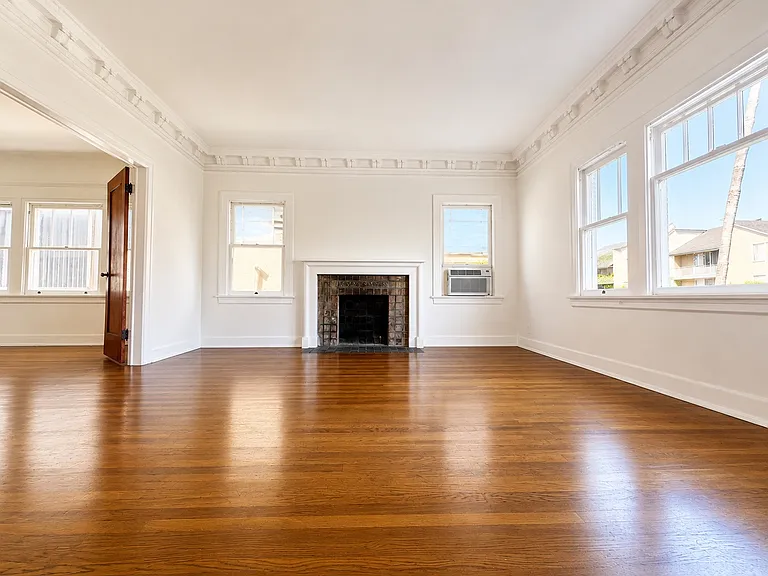359 S Berendo St #359 — Photo 7