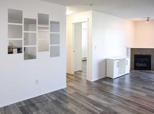 43 N Country Village Ln NE #2312, Calgary, AB T3K 0G2