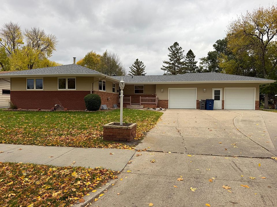 1st image of 904 20th St N