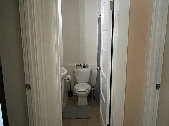5th image of 220 Elm Ave APT 114