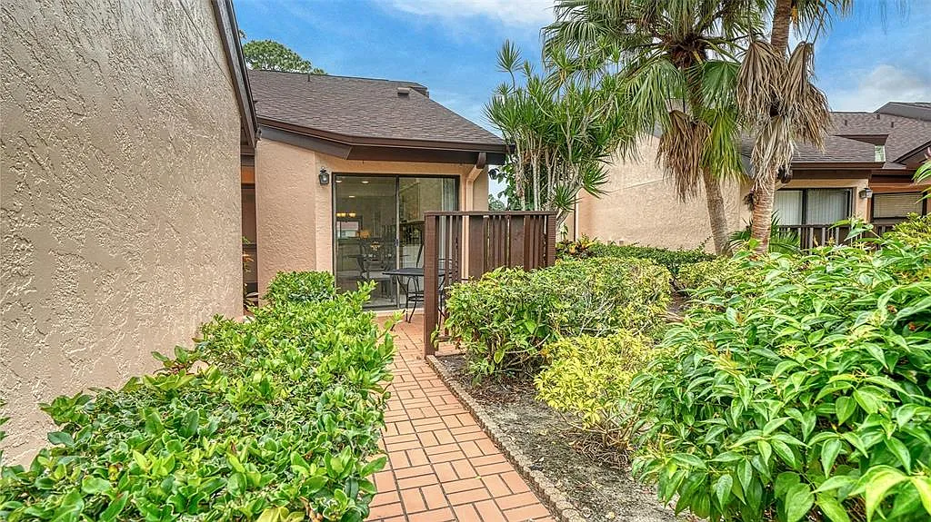 2 bed, 2.0 bath, 1312 sqft, $4,850 — Photo 4