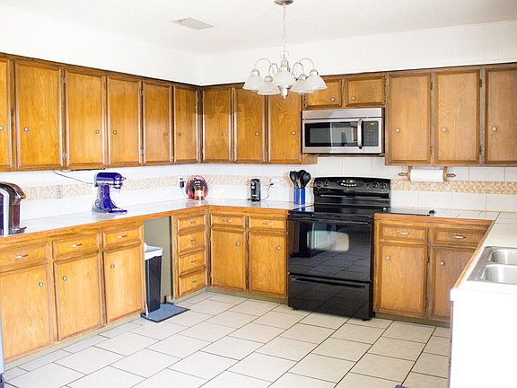 5th image of 3335 Cimmaron Ave