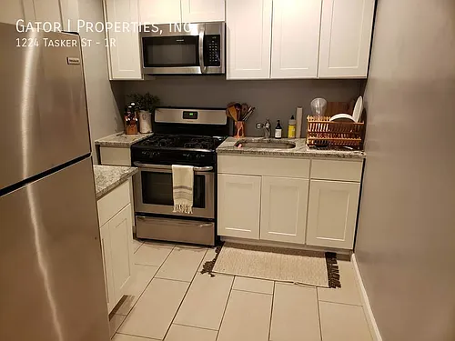 1224 Tasker St #1R Photo 1