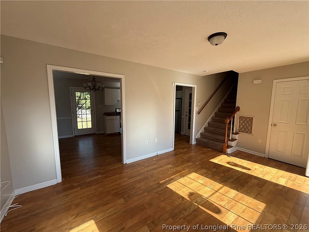 3 bed, 2.0 bath, 1293 sqft, $1,400 — Photo 2