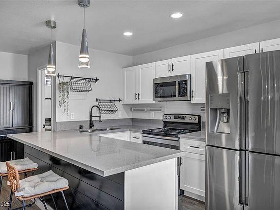 3rd image of 1025 Willow Tree Dr Unit B